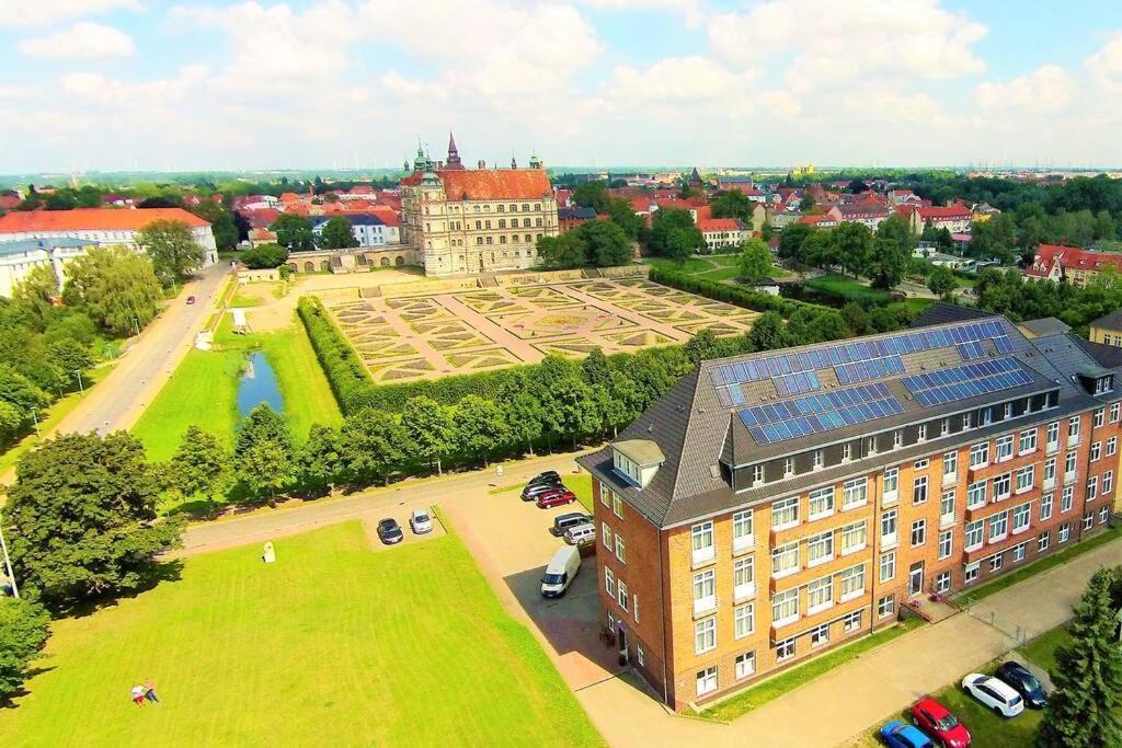 Ferienwohnung Schlossblick Güstrow المظهر الخارجي الصورة
